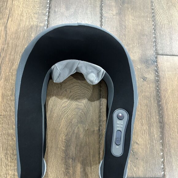 Homedics (Model NMS-350) Neck Massager Shiatsu and Vibration With Heat - Picture 6 of 7